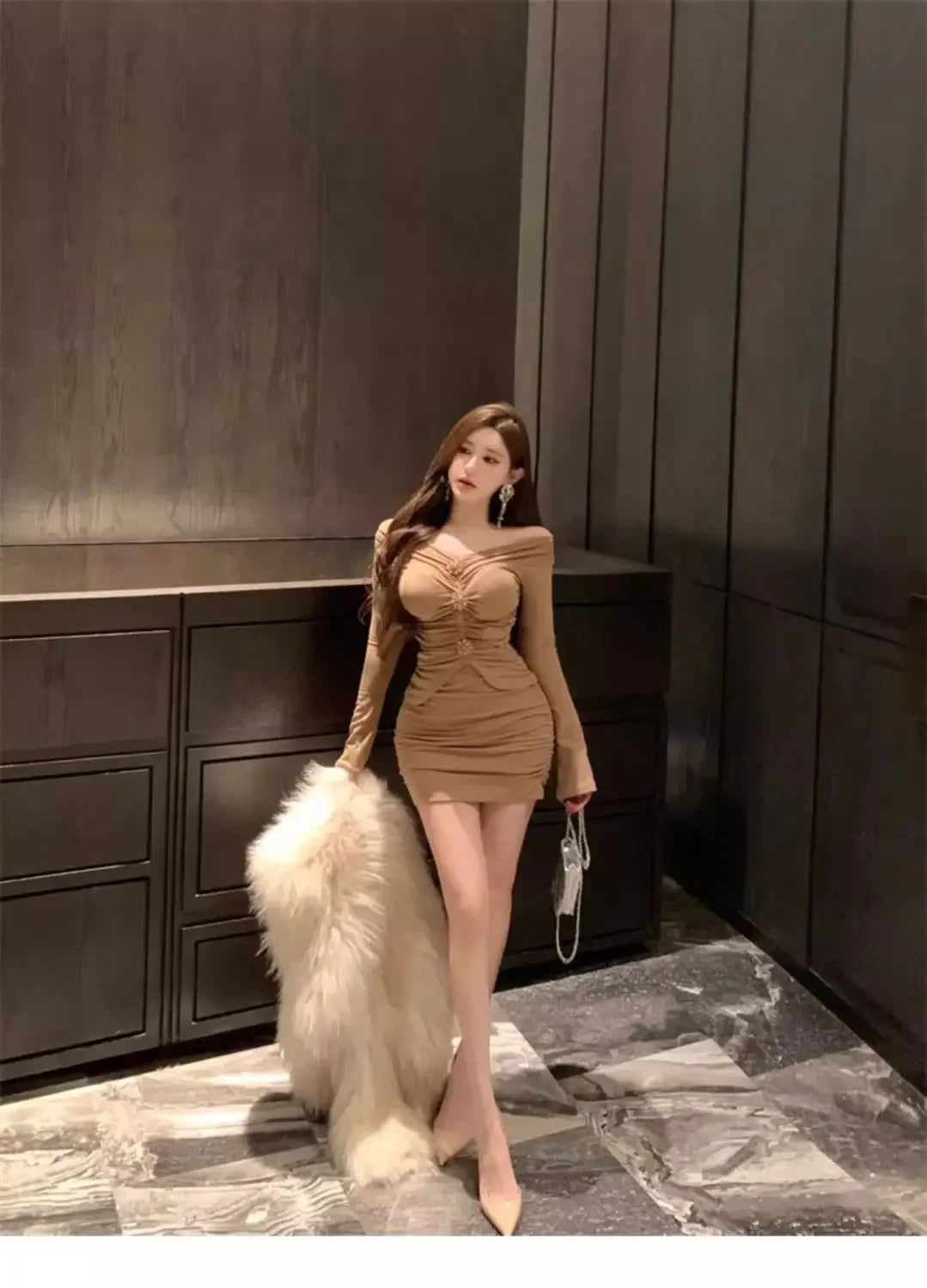 Chic and Atmospheric One-shoulder Pleated Long-sleeved Hip-covering Dress with Pure Lusty Style for a Date